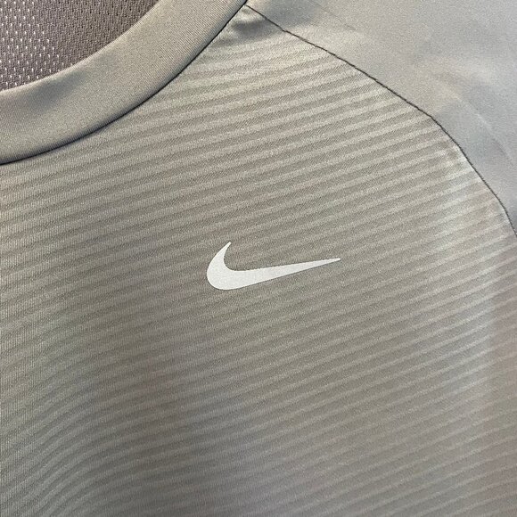 NIKE Runner Shirt - Long Sleeve - Men's Medium - Picture 3 of 9